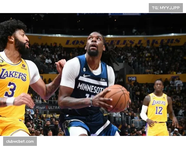 文班亚马低位触球总数排名前三,马刺新星展现全面性